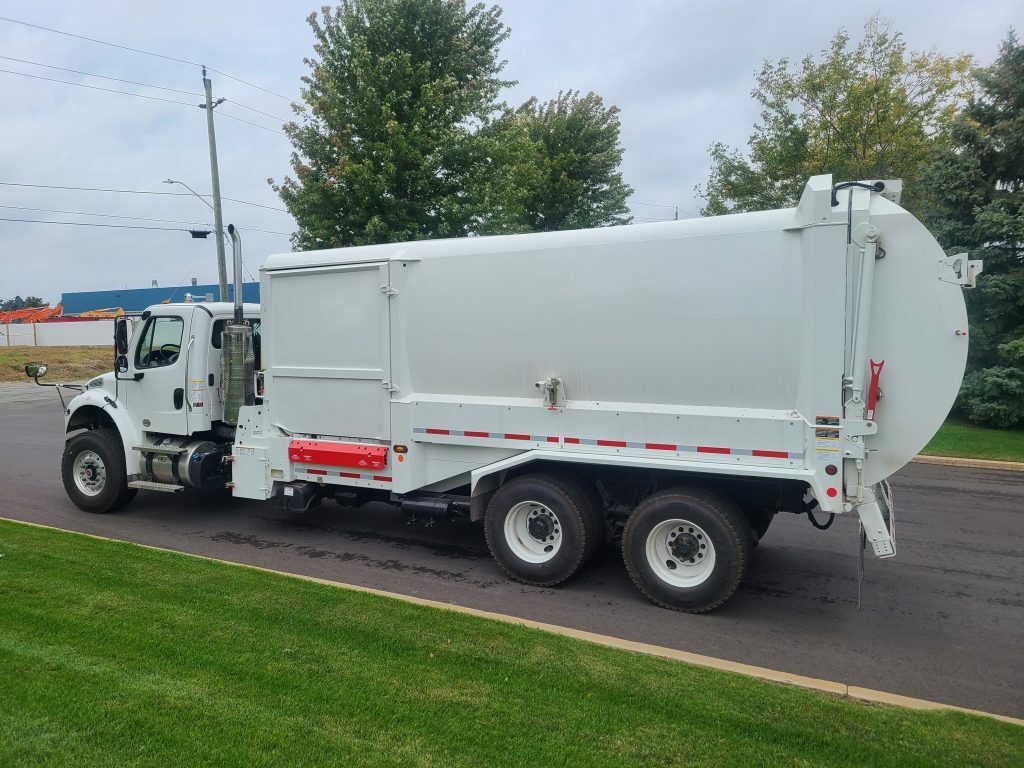 2024 FREIGHTLINER M2106 / LABRIE EXPERT COMINGLE SIDE LOADER Amtruck Limited