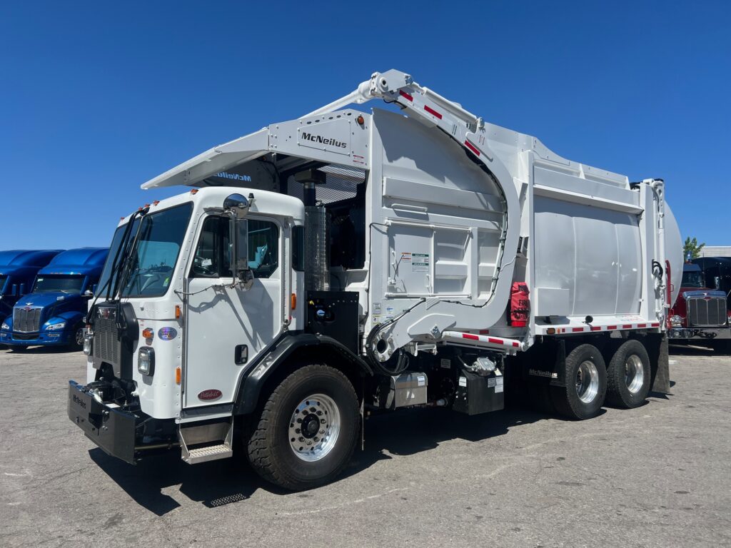 2025 PETERBILT 520 / MCNEILUS ATLANTIC FRONT LOADER Amtruck Limited